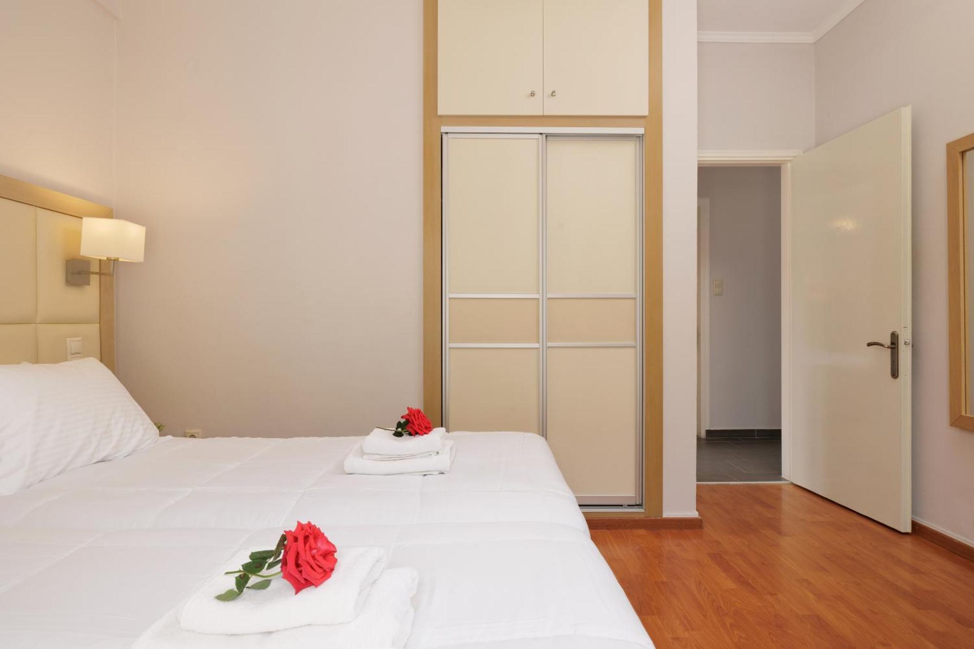 Santos Luxury Apartments Dassia  Exterior foto