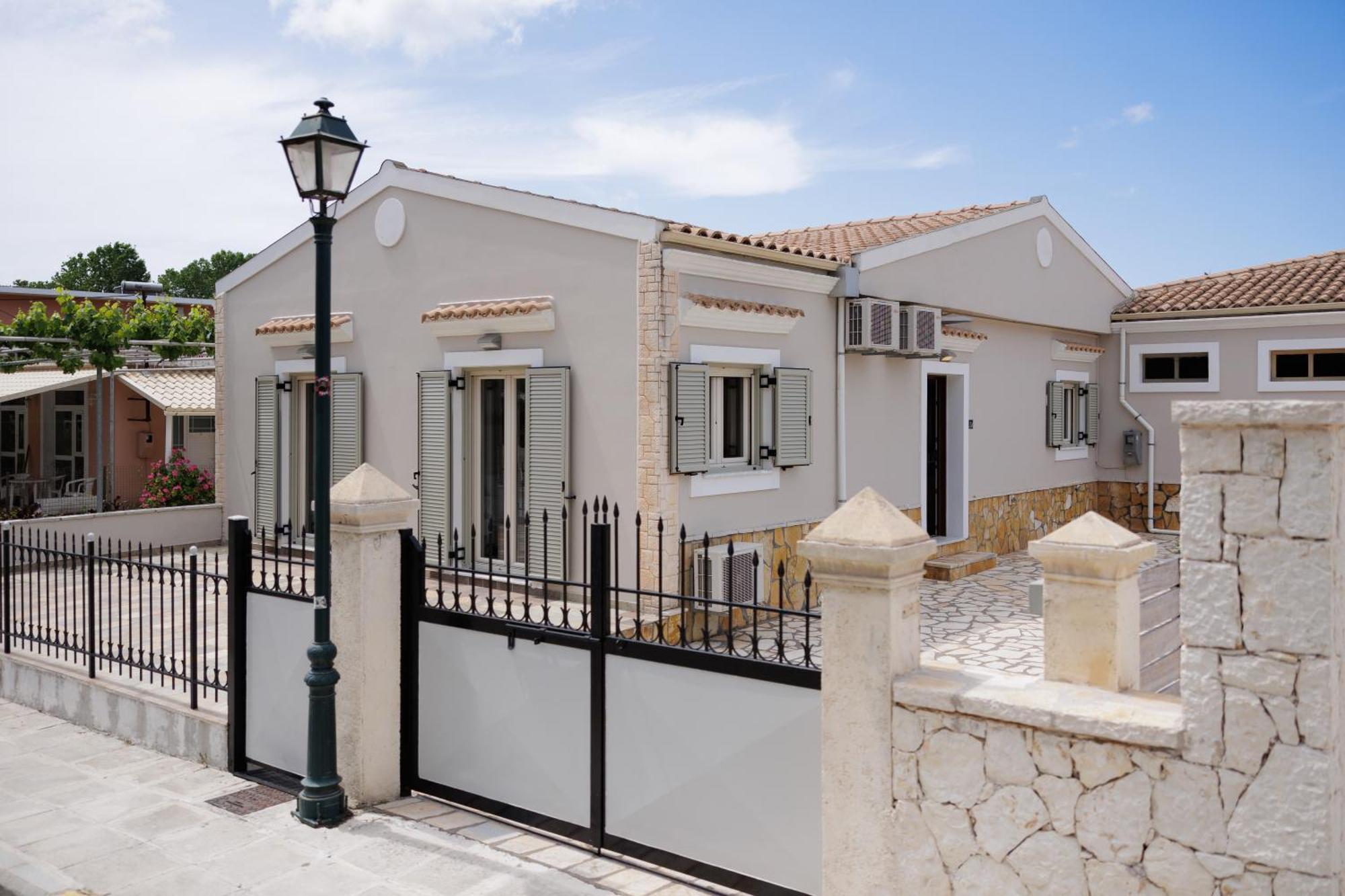 Santos Luxury Apartments Dassia  Exterior foto